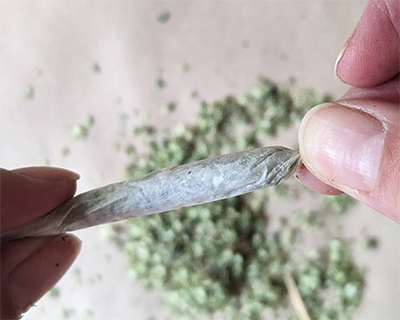 rolling the tip of a joint