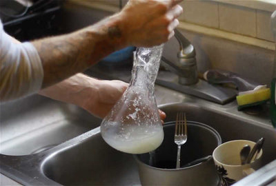 cleaning bong with water